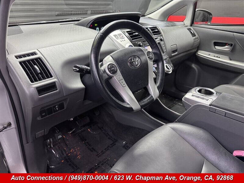 2014 Toyota Prius v Five