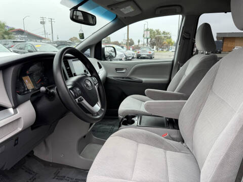 2016 Toyota Sienna LE 8-Passenger
