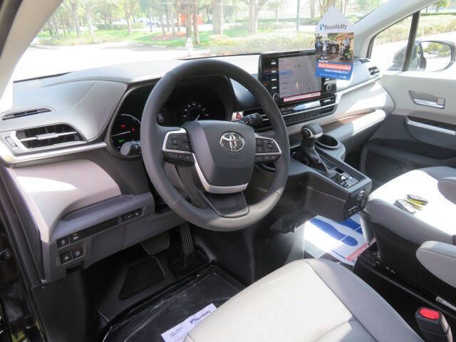 2024 Toyota Sienna XLE 8-Passenger