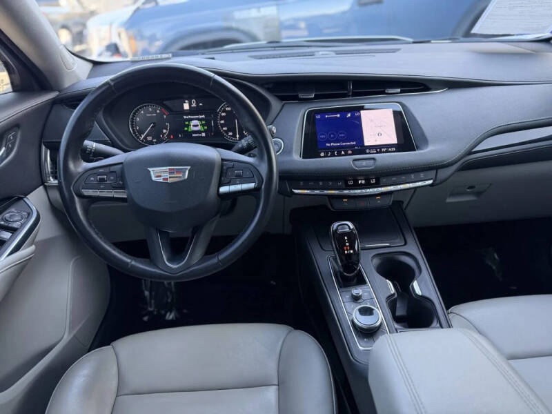 2023 Cadillac XT4 Premium Luxury