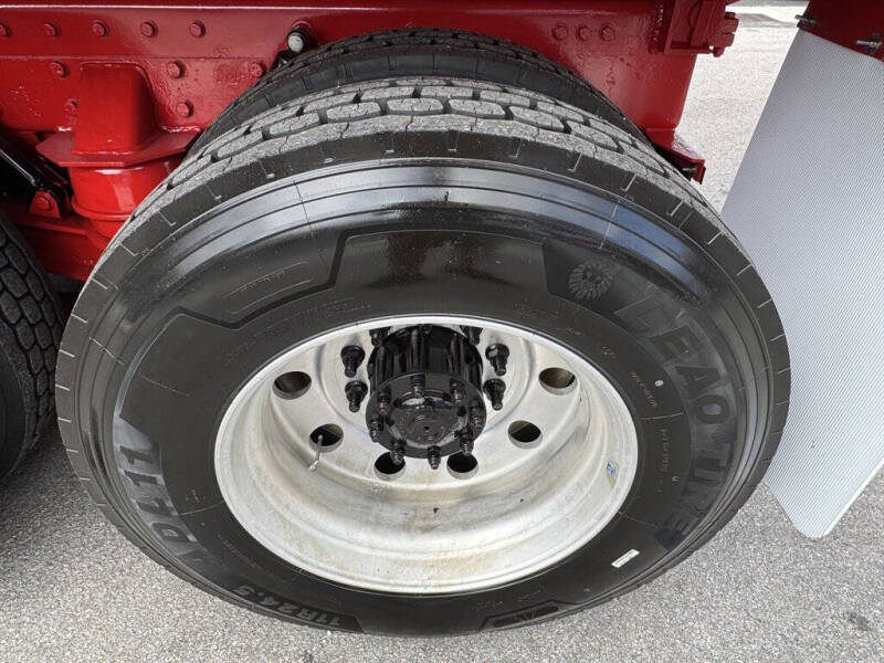 2017 Peterbilt 567
