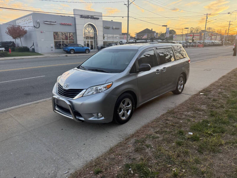 2013 Toyota Sienna LE 7-Passenger Auto Access Seat