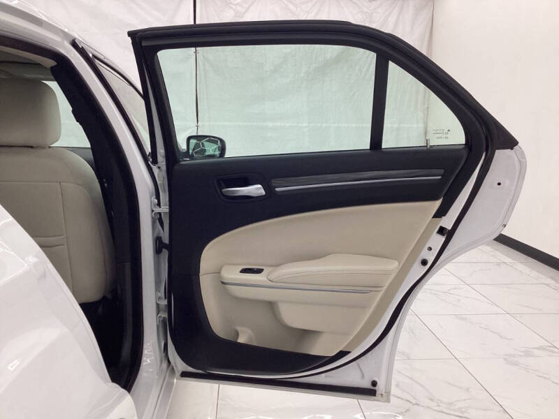 2021 Chrysler 300 Touring