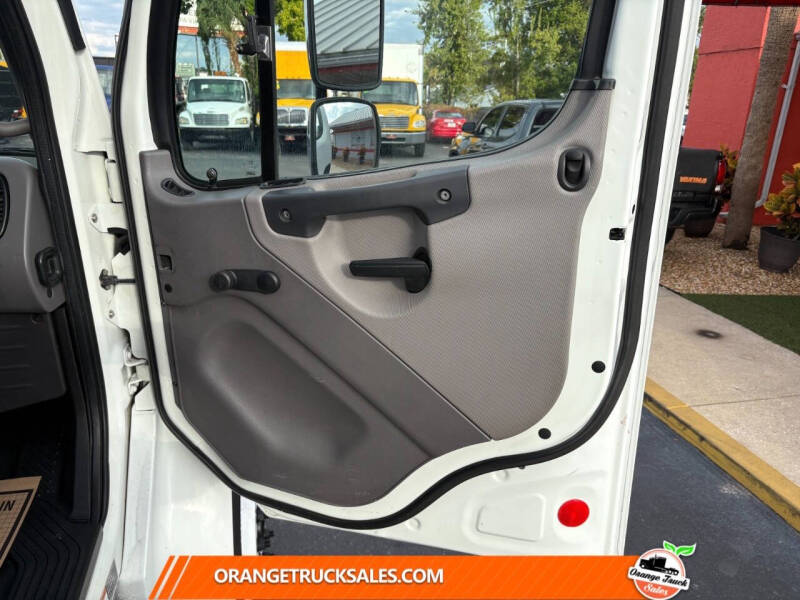 2015 Freightliner M2 106