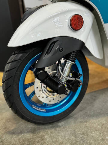 2023 Vespa Primavera 150 Tech