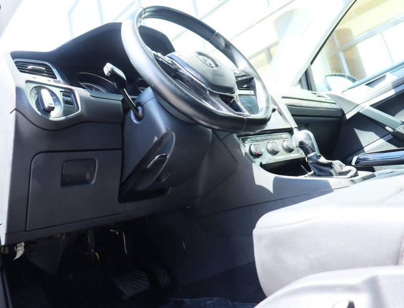 2018 Volkswagen Golf TSI SE