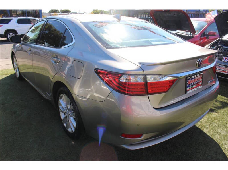 2015 Lexus ES 300h