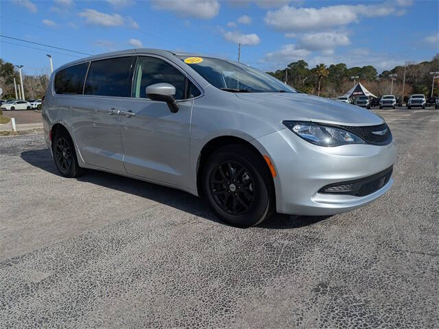 2022 Chrysler Voyager LX