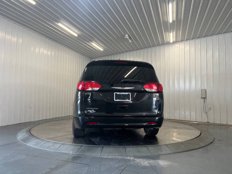 2021 Chrysler Voyager LX