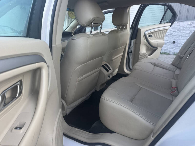 2015 Ford Taurus SEL