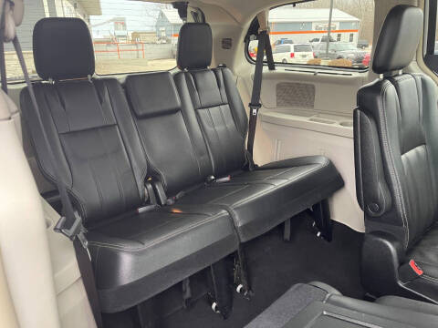 2012 Chrysler Town and Country Touring-L