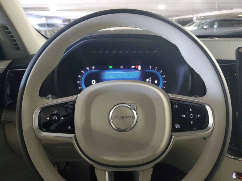 2025 Volvo XC90 B6 Ultra Bright Theme 6P