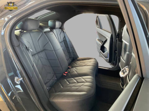 2023 BMW 7 Series 740i