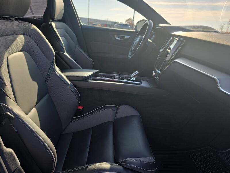 2024 Volvo S60 B5 Plus Black Edition