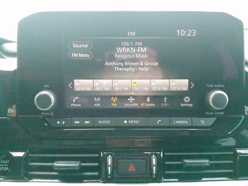 2025 Nissan Pathfinder SV