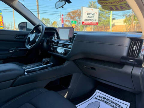 2024 Nissan Pathfinder SV