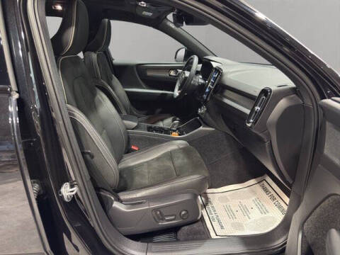 2022 Volvo XC40 T5 R-Design