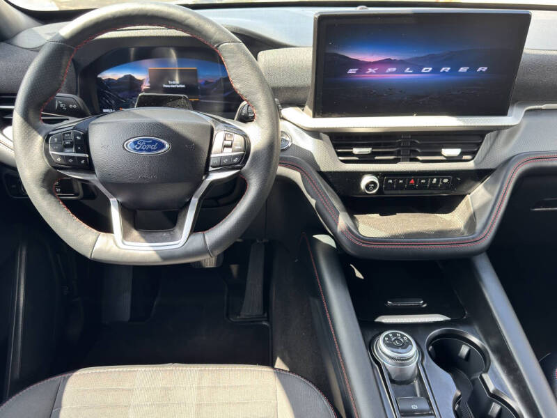 2025 Ford Explorer ST-Line