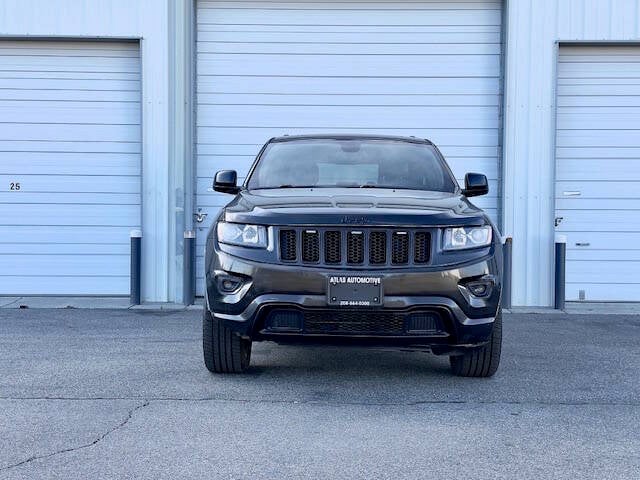 2015 Jeep Grand Cherokee Altitude photo 2