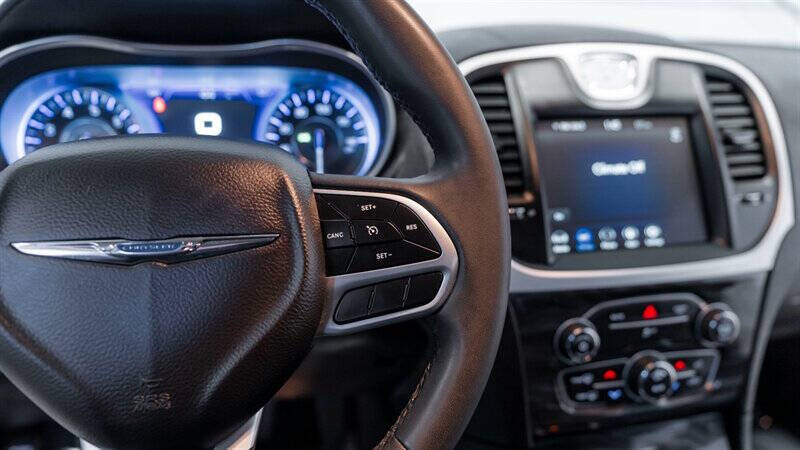 2022 Chrysler 300 Touring