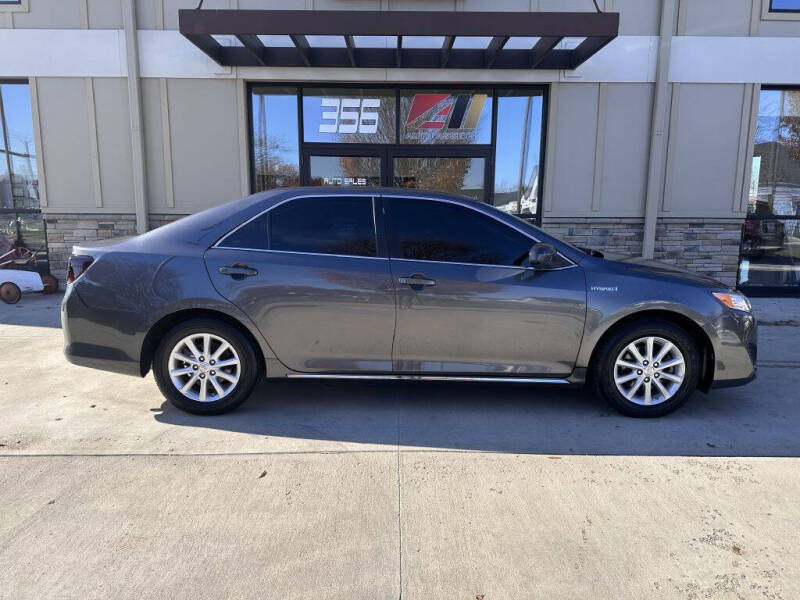 2013 Toyota Camry LE Hybrid photo 2