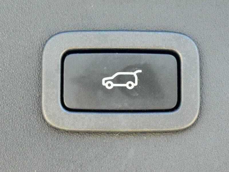 2019 Jaguar E-PACE P300 R-Dynamic SE