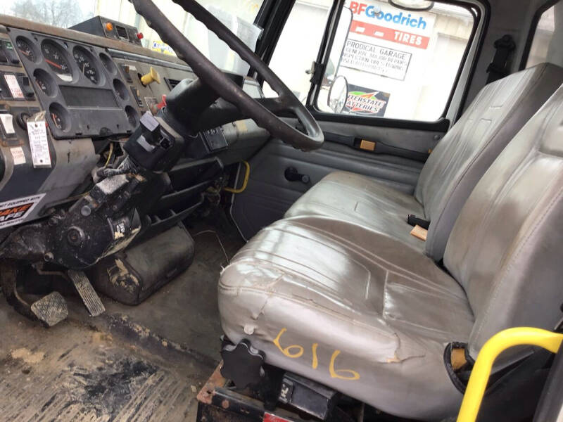 2000 Freightliner FL70