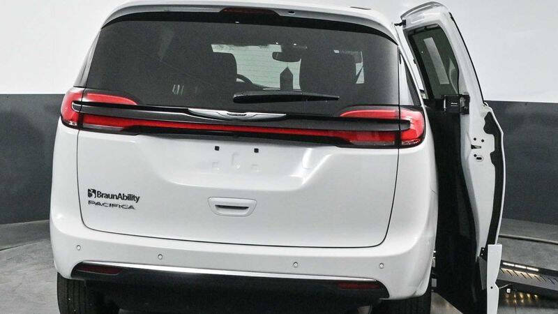 2025 Chrysler Pacifica Select