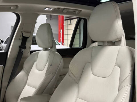 2016 Volvo XC90 T6 Momentum