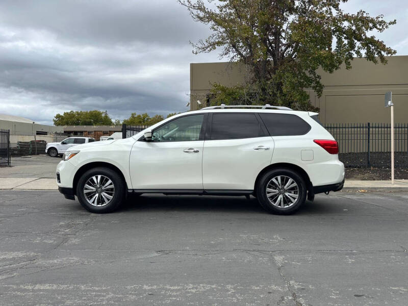 2018 Nissan Pathfinder SV
