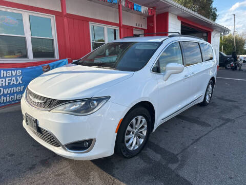 2017 Chrysler Pacifica Touring-L