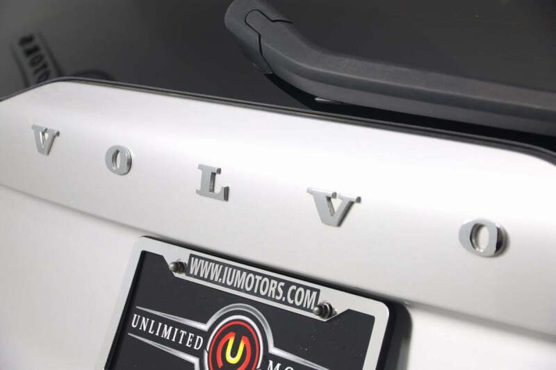 2022 Volvo XC90 T6 Momentum 7-Passenger