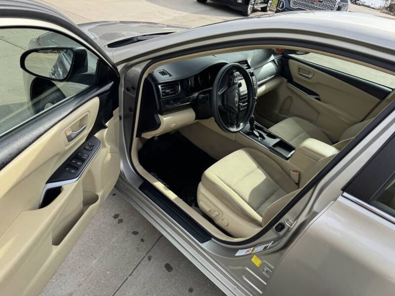 2017 Toyota Camry LE