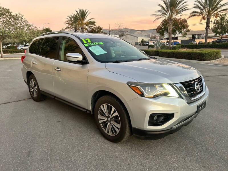 2017 Nissan Pathfinder SV