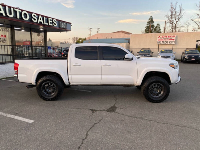 2017 Toyota Tacoma SR5 photo 2