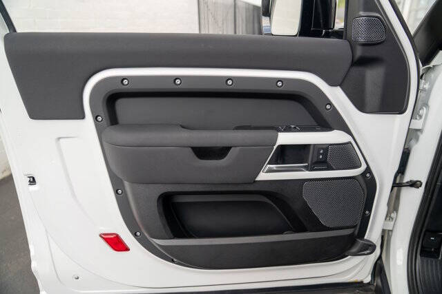 2022 Land Rover Defender 13