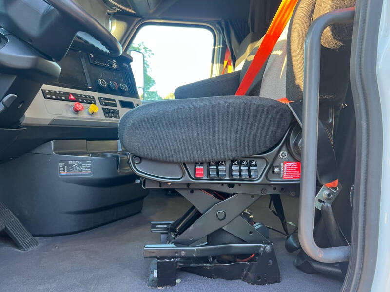 2020 Freightliner Cascadia
