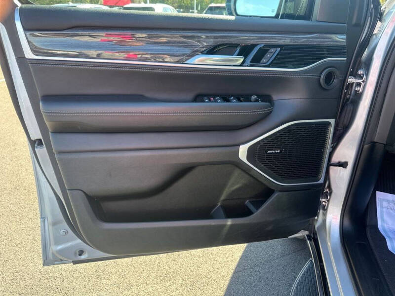 2022 Jeep Wagoneer Series III