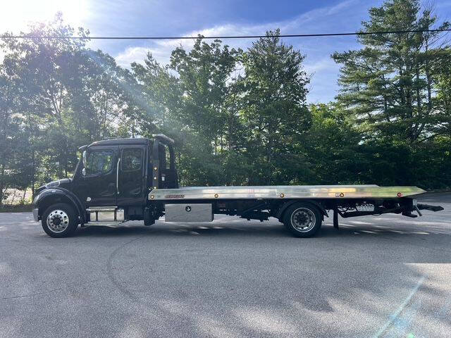 2021 Freightliner M2 106
