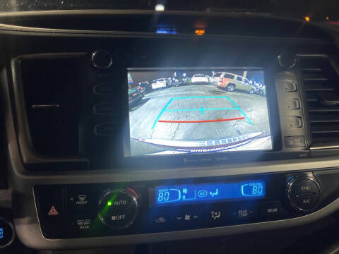 2017 Toyota Highlander SE