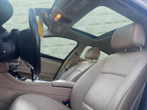 2011 BMW 5 Series 528i