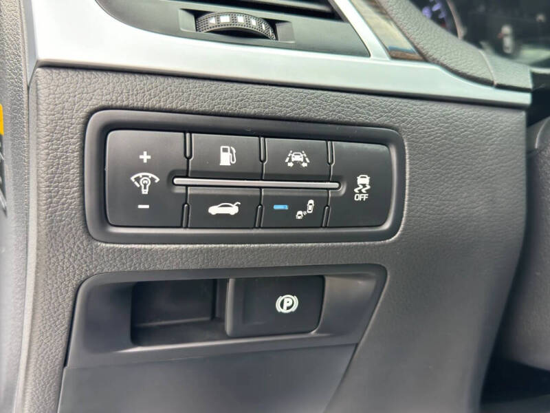 2017 Genesis G80