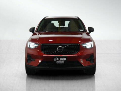2023 Volvo XC40 B5 Ultimate Dark Theme
