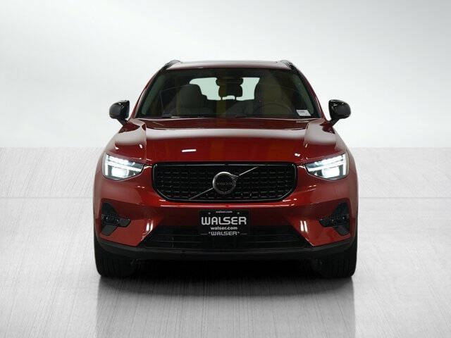 2023 Volvo XC40 B5 Ultimate Dark Theme
