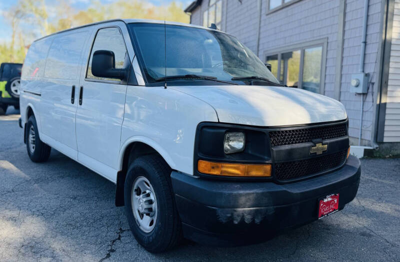 2017 Chevrolet Express Cargo Work Van's photo