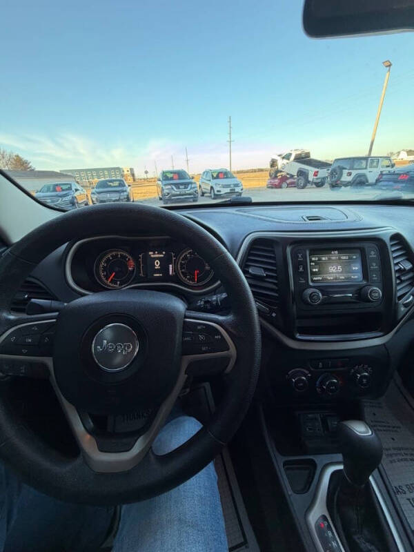 2017 Jeep Cherokee Sport