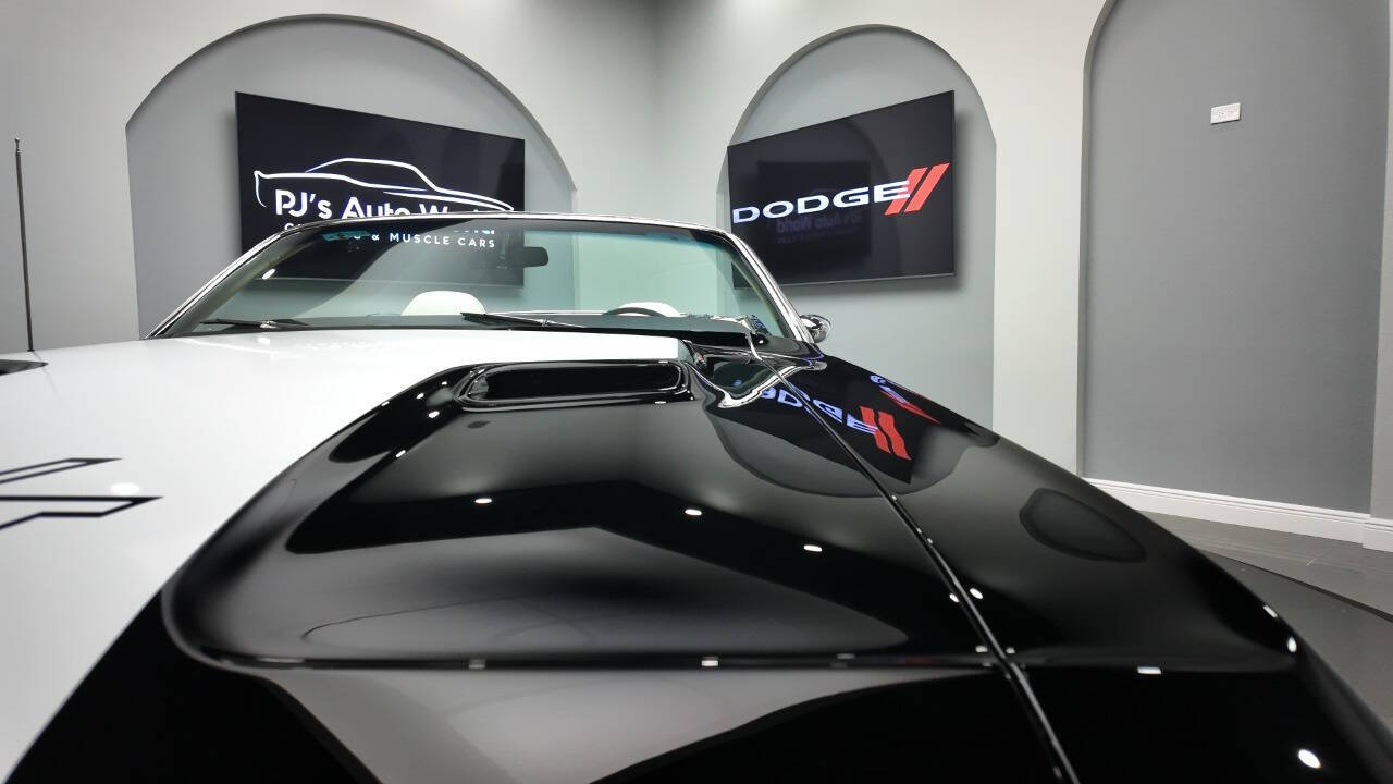 1970 Dodge Challenger 19