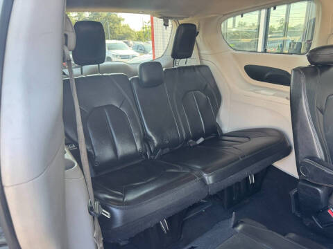 2017 Chrysler Pacifica Touring-L