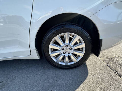 2017 Toyota Sienna XLE Premium 7-Passenger