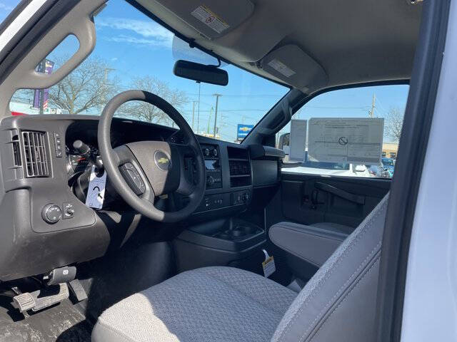 2025 Chevrolet Express 2500